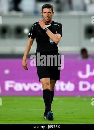 Doha, Qatar. 19 mai, 2017. L'arbitre italien Gianluca Rocchi réagit au cours de l'Emir du Qatar de football match final de la coupe entre Al-Sadd et Al-Rayyan au Khalifa International Stadium de Doha, capitale du Qatar, le 19 mai 2017. Al-Sadd réclamé le titre en battant l'Al-Rayyan avec 2-1. Credit : Nikku/Xinhua/Alamy Live News Banque D'Images