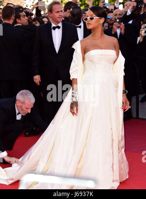 Cannes, France. 19 mai, 2017. Rihanna participant à la Premiere OKJA au Festival de Cannes 19 Mai 2017 Crédit : Peter Phillips/Alamy Live News Banque D'Images