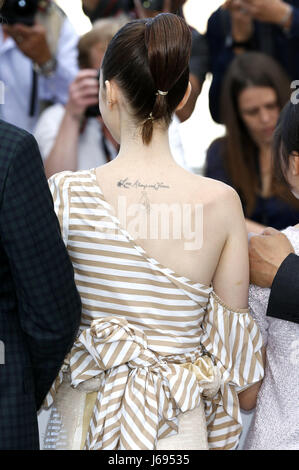 Cannes, Frankreich. 19 mai, 2017. Lily Collins à la 'photocall' Okja durant la 70e édition du Festival de Cannes au Palais des Festivals le 19 mai 2017 à Cannes, France | Verwendung weltweit/alliance photo Credit : dpa/Alamy Live News Banque D'Images