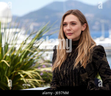 Cannes, France. 20 mai, 2017. Elizabeth Olsen à la Wind River photo film appel à la 70e édition du Festival de Cannes Samedi 20 mai 2017, Cannes, France. Credit : Doreen Kennedy/Alamy Live News Banque D'Images