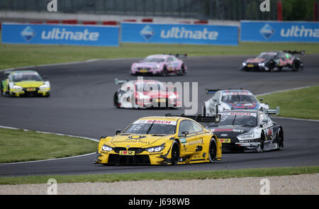 20.05.2017, Lausitzring, Klettwitz, DTM 2017, 2.Lauf Lausitzring, 19.05.-20.05.2017 , im Bild Timo Glock (DEU# 16) BMW Team RMR, la Deutsche Post BMW M4 DTM , René Rast (DEU# 33) Audi Sport Team Rosberg, Auto Bild Motorsport Audi RS 5 DTM Photo : Cronos/Hasan Bratic Banque D'Images