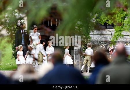 Englefield, Royaume-Uni de Grande-Bretagne et d'Irlande du Nord. 20 mai, 2017. Pippa Middleton et James Matthews à l'église Saint-Marc, après leur mariage, Englefield, Grande-Bretagne, le 20 mai 2017. Photo : Frank May | utilisée dans le monde entier/photo de l'alliance/dpa/Alamy Live News Banque D'Images