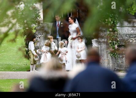 Englefield, Royaume-Uni de Grande-Bretagne et d'Irlande du Nord. 20 mai, 2017. Pippa Middleton et James Matthews à l'église Saint-Marc, après leur mariage, Englefield, Grande-Bretagne, le 20 mai 2017. Photo : Frank May | utilisée dans le monde entier/photo de l'alliance/dpa/Alamy Live News Banque D'Images