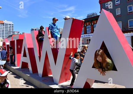 Ottawa, Canada - 20 mai 2017 : Inspiration Village, une attraction temporaire construit pour aider à célébrer le 150e anniversaire du Canada année dans le secteur du Marché By populaires de la capitale du pays s'ouvre aujourd'hui jusqu'au 4 septembre. Banque D'Images