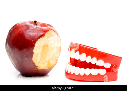 Aliment alimentaire fruits dents mordent la nutrition nouveauté faux rire rire apple snaky Banque D'Images