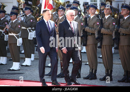 Le Président Duda a salué le Président allemand Frank-Walter Steinmeier et la Première Dame Elke Büdenbender avec cérémonie militaire au palais présidentiel pour inauguration à Varsovie. (Photo : Jakob Ratz/Pacific Press) Banque D'Images