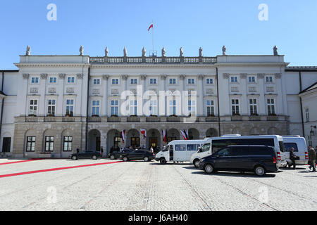 Le Président Duda a salué le Président allemand Frank-Walter Steinmeier et la Première Dame Elke Büdenbender avec cérémonie militaire au palais présidentiel pour inauguration à Varsovie. (Photo : Jakob Ratz/Pacific Press) Banque D'Images