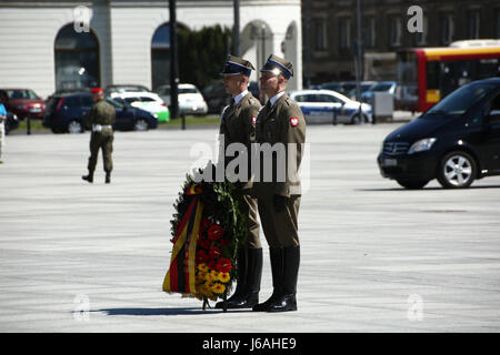 Le Président Duda a salué le Président allemand Frank-Walter Steinmeier et la Première Dame Elke Büdenbender avec cérémonie militaire au palais présidentiel pour inauguration à Varsovie. (Photo : Jakob Ratz/Pacific Press) Banque D'Images