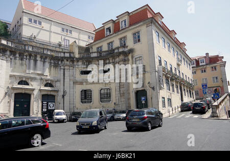 Rua O Seculo, Lisbonne, Portugal, construit sur la colline, avec des rues et bâtiments empilés les uns sur les autres Banque D'Images