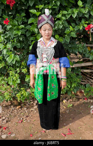 Portrait femme asiatique en costume traditionnel hmong, Banque D'Images