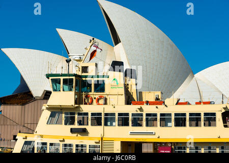 Opéra de Sydney et le Ferry. New South Wales, Australie Banque D'Images