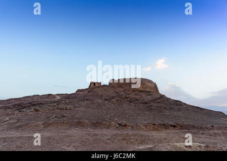 L'IRAN YAZD TOUR DE SILENCE ET VILLAGE Zoroastre Banque D'Images