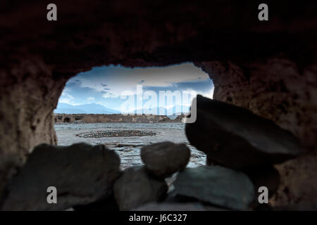 L'IRAN YAZD TOUR DE SILENCE ET VILLAGE Zoroastre Banque D'Images