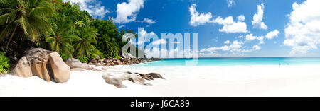 Plage de sable blanc, aux Seychelles Banque D'Images