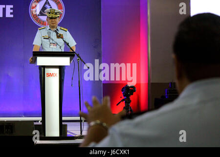 Davao, Philippines. 19 mai, 2017. Le Contre-amiral de la Garde côtière des Philippines et Président de Unlad Pilipinas Sulong Federalismo, Inc. Luis M. Tuason Jr. partage les informations sur le fédéralisme fiscal au cours de l'événement 2 jours (les 19 et 20 mai 2017) 33e de la Garde côtière auxiliaire des Philippines (PCGA) Convention nationale au Centre de Congrès SMX à Davao City (province du sud des Philippines). Credit : Gregorio B. Dantes/Pacific Press/Alamy Live News Banque D'Images