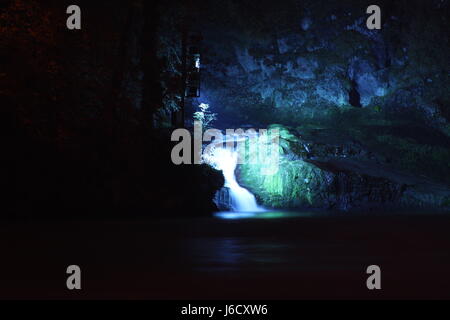 La nuit nuit nuit cascades cascade water shine brille lucent Banque D'Images