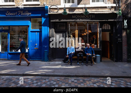 Boutiques et restaurants de Monmouth Street à Londres, Angleterre, Royaume-Uni, UK Banque D'Images