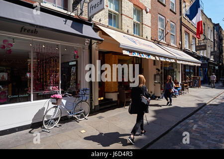 Boutiques et restaurants de Monmouth Street à Londres, Angleterre, Royaume-Uni, UK Banque D'Images