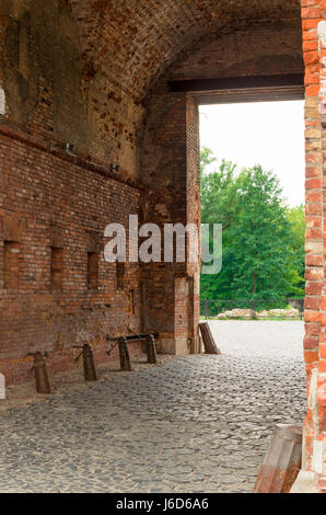 Brest, Biélorussie - 3 août 2015 : La porte de la forteresse de Brest. L'une des entrées au château, attakovanny les troupes allemandes. Banque D'Images