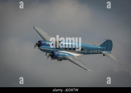 Biggleswade, uk - 7 mai 2017 : vintage Avro Anson en vol Banque D'Images