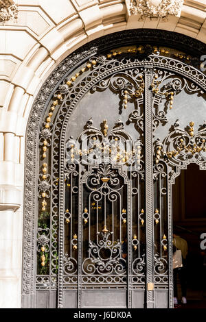 Architecture de Madrid - détails le meilleur et unique mignon des portes de fer Banque D'Images