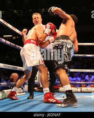 Liam Walsh (à gauche) et Gervonta Super-Featherweight Davis pendant le match de championnat de l'IBF à la boîte de cuivre, Londres. Banque D'Images