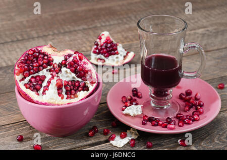 Le jus de grenade frais, mûr et savoureux grain Banque D'Images