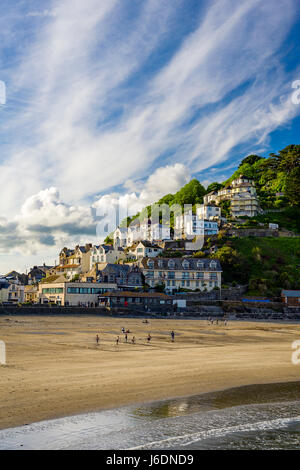 Sélection de vues de la magnifique ville de Cornouailles Looe, le temps était beau et le soleil couchant doucement a fourni une toile de fond agréable. Banque D'Images