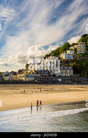 Sélection de vues de la magnifique ville de Cornouailles Looe, le temps était beau et le soleil couchant doucement a fourni une toile de fond agréable. Banque D'Images