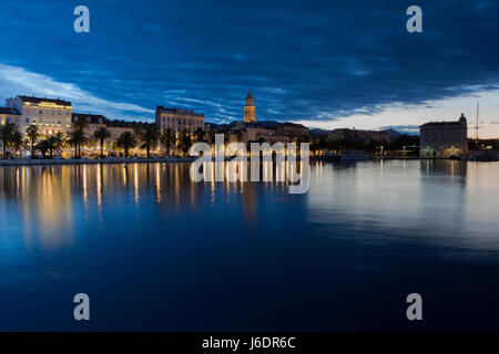 La ville de Split en Croatie, Dalmatie, aube Banque D'Images