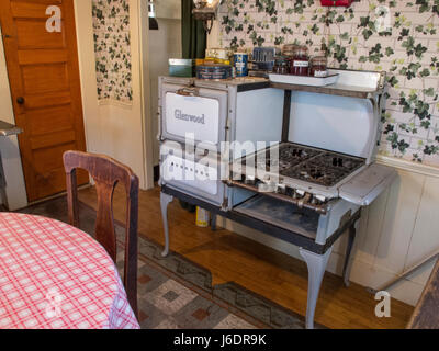 Vieille cuisinière dans le petit magasin de Strawbery Banke à Portsmouth, New Hampshire Banque D'Images