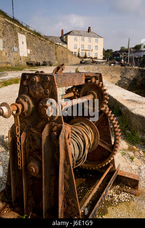 UK, Cornwall, St Austell, Charlestown, port historique, vieux de bobinage à quai de rouille Banque D'Images