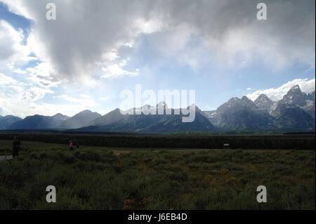 Ciel bleu nuages gris douche pluie voir Le Grand Teton Teton et du sud Vue Sur Le Glacier de pics de participation électorale, Jackson Hole, Wyoming, USA Banque D'Images