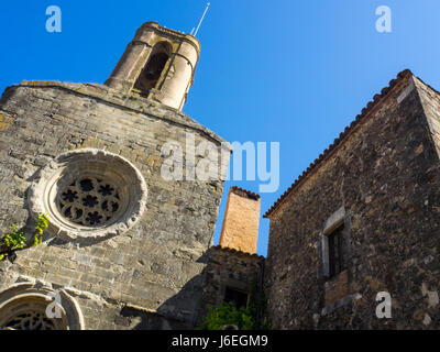 Une petite chapelle à côté de la Maison-musée Château Gala-Dalí, Púbol, Gérone, Espagne. Banque D'Images