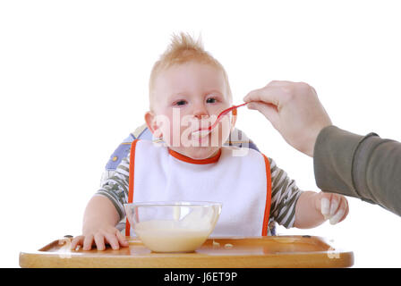 Nourrir bébé enfant plus jeune pap manger manger mange président tout-petit studio Banque D'Images