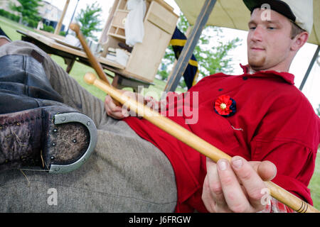 Kenosha Wisconsin, Musée de la guerre civile, jours de la guerre civile, Muster, Park City Grays, histoire vivante, réacteur, camp de milice, adultes homme hommes hommes, batteur, cheval Banque D'Images