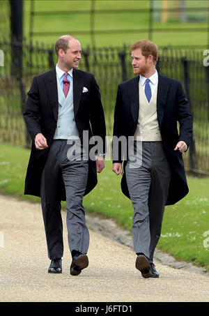 (170520) -- ENGLEFIELD (Grande-Bretagne), le 20 mai 2017 (Xinhua) -- Le Prince William (L), le duc de Cambridge, et le prince Harry arriver à l'église de Saint Marc à assister au mariage de Pippa Middleton et James Matthews à Englefield, la Grande-Bretagne le 20 mai 2017. Pippa Middleton, la soeur de Catherine, duchesse de Cambridge épousa James Matthews ici le samedi. (Xinhua) -UK OUT- Banque D'Images