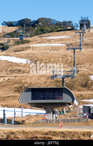 Perisher Valley, Australie - 21 mai 2017 - Australian Weather : coveregae vu à Perisher Valley le 21 mai avec la semaine d'ouverture officielle aura lieu le 10 juin . Les images montrent la vallée avant le village et 8 télésiège. Credit : mjmediabox / Alamy Live News Banque D'Images