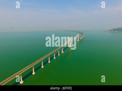 Beijing, Chine. 17 mai, 2017. Photo prise le 17 mai 2017 montre Nan'ao cross-sea bridge à Foshan, Province du Guangdong en Chine du sud. Les 11,08 km pont relie l'île de Nan'ao comté avec la partie continentale de Shanghai. Credit : Xu 43/Xinhua/Alamy Live News Banque D'Images