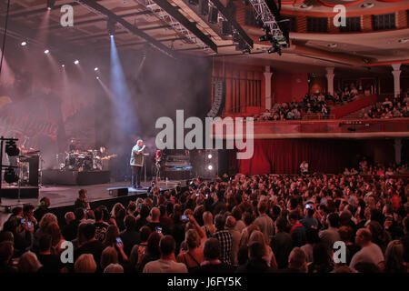 Rag 'n Bone Man performing live sur scène à la Brighton Dome durant la Grande Évasion 2017 Festival, une vitrine de l'industrie de la musique de nouveaux talents qui s'est tenue à Brighton, Royaume-Uni. Date de la photo : le samedi 20 mai, 2017. Crédit photo doit se lire : Roger Garfield/Alamy Banque D'Images