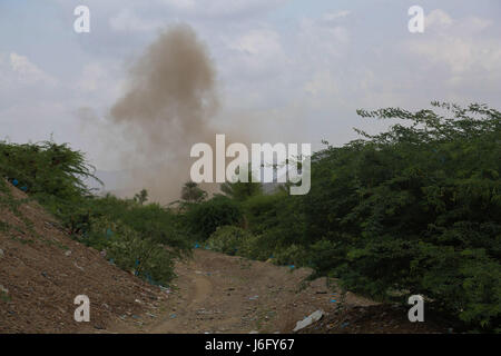 19 mai 2017 - Les forces pro-gouvernementales ont capturé trois villages sur une voie stratégique qui relie la ville de Taiz à la côte ouest du Yémen. Les forces pro-gouvernementales se sont engagés dans les combats contre l'Houthi forces et celles fidèles à l'ancien président Ali Abdullah Saleh dans la ville de Taiz au cours des deux années de crédit : Abdulnasser/Alseddik ImagesLive/ZUMA/Alamy Fil Live News Banque D'Images