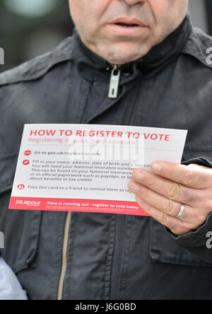 Turnpike Lane, Londres, Royaume-Uni. 21 mai, 2017. Parti du Travail de campagne. David Lammy et partisans des campagnes pour les élections générales. Crédit : Matthieu Chattle/Alamy Live News Banque D'Images