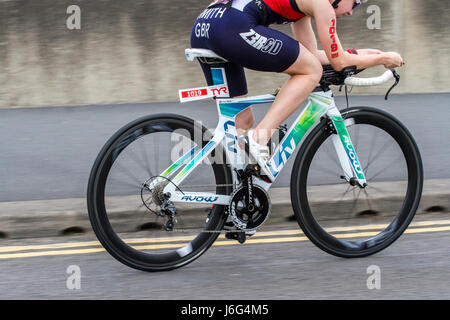 Un léger en fibre de carbone vélo de course vélo de course cycliste cannondale boardman spécialisée trek solan pinarello bianchi planète x vélos ribble Banque D'Images