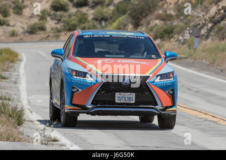 Palmdale, Californie. Le 20 mai 2017. L'Amgen Tour de Californie Pace Car lors de l'étape 7 sur le Mt. Emma Rd. de Palmdale, Californie. Crédit : John Geldermann/Alamy Live News Banque D'Images