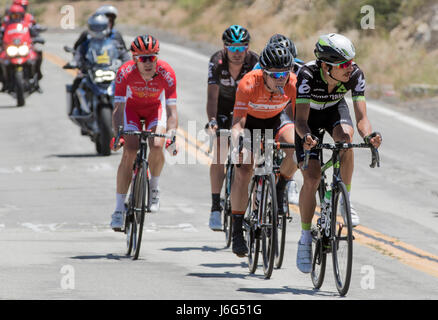 Palmdale, Californie. Le 20 mai 2017. La course approche dirigeants lors de l'étape 7 sur le Mt. Emma Rd. de Palmdale, Californie. Crédit : John Geldermann/Alamy Live News Banque D'Images