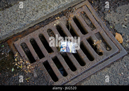 Glasgow, Écosse, Royaume-Uni 21 Mai, neuf lois entrent en vigueur aujourd'hui pour décourager les fumeurs de plus l'emballage et la taille pack vaping© Gérard Ferry/Alamy Live News Banque D'Images