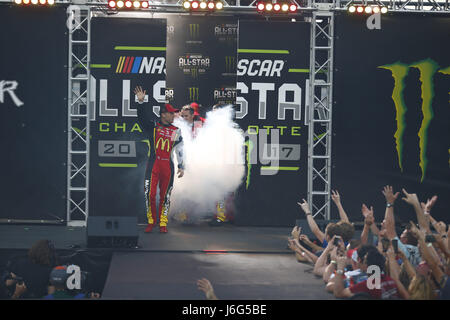 Concord, NC, USA. 20 mai, 2017. 20 mai 2017 - Concord, NC, USA : Jamie McMurray (1) est présenté à la foule pour le NASCAR Monster Energy All-Star Race à Charlotte Motor Speedway à Concord, NC. Crédit : Justin R. Noe Asp Inc/ASP/ZUMA/Alamy Fil Live News Banque D'Images