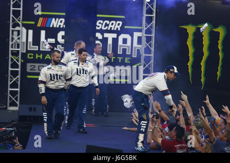 Concord, NC, USA. 20 mai, 2017. 20 mai 2017 - Concord, NC, USA : Brad Keselowski (2) est présenté à la foule pour le NASCAR Monster Energy All-Star Race à Charlotte Motor Speedway à Concord, NC. Crédit : Justin R. Noe Asp Inc/ASP/ZUMA/Alamy Fil Live News Banque D'Images