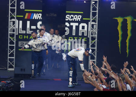 Concord, NC, USA. 20 mai, 2017. 20 mai 2017 - Concord, NC, USA : Brad Keselowski (2) est présenté à la foule pour le NASCAR Monster Energy All-Star Race à Charlotte Motor Speedway à Concord, NC. Crédit : Justin R. Noe Asp Inc/ASP/ZUMA/Alamy Fil Live News Banque D'Images