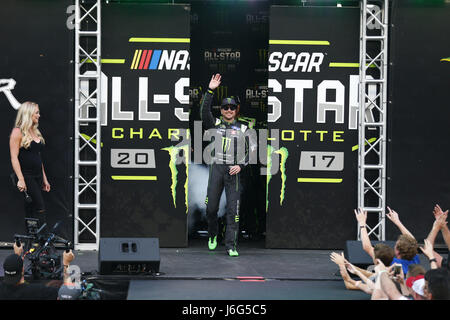 Concord, NC, USA. 20 mai, 2017. 20 mai 2017 - Concord, NC, USA : Kurt Busch (41) est présenté à la foule pour le NASCAR Monster Energy All-Star Race à Charlotte Motor Speedway à Concord, NC. Crédit : Justin R. Noe Asp Inc/ASP/ZUMA/Alamy Fil Live News Banque D'Images